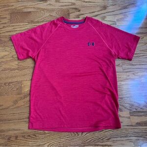 Under Armor medium men’s red athletic loose fit T-shirt.